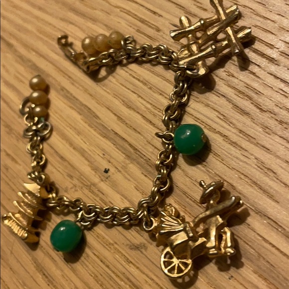 1950’s Japanese charm bracelet with jade beads - Picture 2 of 2